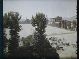 Image représentant La place Naghsh-e Jahan ou Meydan-i-Chah (place Royale), vers la mosquée du Chah au sud et le palais d'Ali Qapu à l'ouest