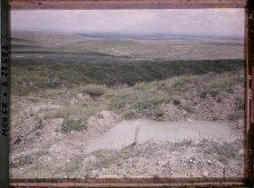 Image représentant France, Ft de Douaumont, Vue Générale vers le ravin du Helly et la bois Chauffour