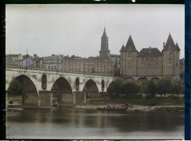 Image représentant Le pont Vieux, le musée Ingres et au fond l'église Saint-Jacques