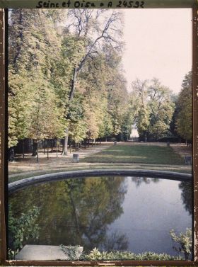 Image représentant Le bassin des Trois Bouillons dans le petit parc
