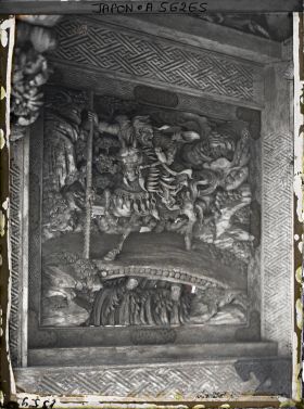 Image représentant Haruna-jinja (sanctuaire de Haruna) : panneau de porte sculpté