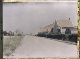 Image représentant Belgique, Font d'Houthulst, Ecole reconstruite (filles) et vue sur le Village