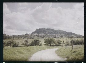 Image représentant France, Clermont en Argonne (Meuse), Clermont vu de la route d'Aubreville