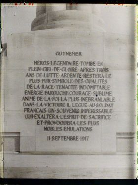 Image représentant Belgique, Poelcapelle, Inscription du Monument de Guynemer