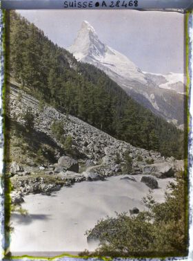 Image représentant Le Cervin depuis les gorges du Findelbach