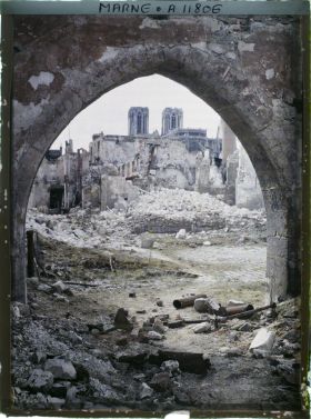 Image représentant France, Reims, Cloître des Cordeliers, Contre-Jour