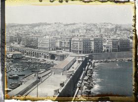 Image représentant La jetée Kheïr Ed Dine, les quartiers européens et la ville haute