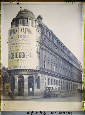 Image représentant Affiche pour l'emprunt national de 1920 sur la façade du siège social de la Société Générale, 29 boulevard Haussmann
