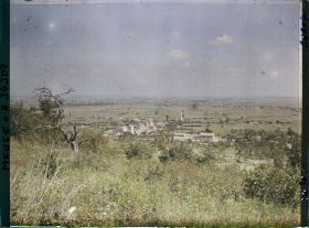Image représentant France, Combres, Vue panoramique du Village et de la plaine de Woëvre