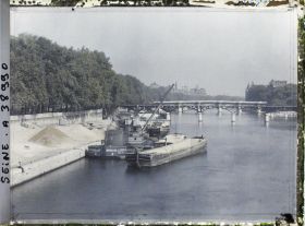 Image représentant Le quai du Louvre, actuel quai François-Mitterand, le pont des Arts et le Pont-Neuf depuis le pont du Carrousel