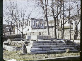 Image représentant Turquie, Biledjik, Ecole primaire incendiée