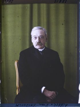 Image représentant Monsieur  https://musee-albert-kahn.s-museum.fr/home/NWQ2OTAwYzNmYjZlZTk1ZWQwODJmMjY4L2dlbmVyaWMtbm90aWNlLXRhYi9hdXRob3JpdHkvNjE3YTc5ZjVjZjhiODk2OGIzMzM3ZDIx/5d6900c3fb6ee95ed082f268/generic-notice-tab/authority/617a79ebcf8b8968b3336d6e Erik Ivar Fredholm