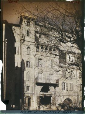 Image représentant La maison Tournaire, place de la Roque