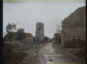 Image représentant France, Les Paroches, Contre jour vers les ruines de l'Eglise