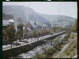 Image représentant France, La Bourboule, La Dordogne et la Vllle - Vue prise de la Gare