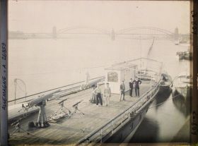 Image représentant Allemagne, Düsseldorf, Occupation Française, Le Pont du "Brhentein" bateau réquisitionné par la France
