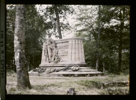 Image représentant France, Col de la Chipotte, Monumt aux chasseurs de la 86e bde autre aspect