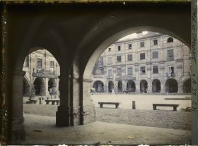 Image représentant La place Nationale et ses boutiques