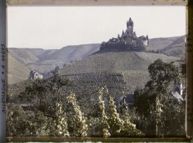 Image représentant Allemagne, Cochem (Moselle), Le Chau au milieu des Vignes