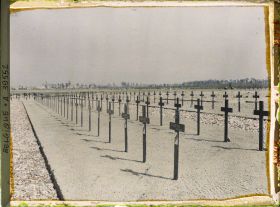Image représentant Belgique, Font d'Houthulst, Cimetière Belge d'Houthulst dans le fond, le Village