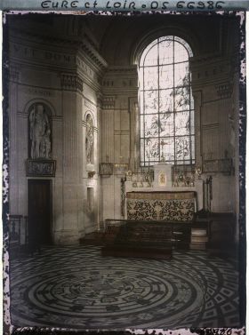 Image représentant Le maitre-autel de la chapelle du château