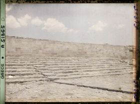 Image représentant Le palais. La bordure est de la cour centrale