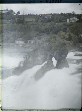 Image représentant Les chutes du Rhin vues du château de Laufen