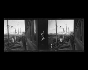 Image représentant Passagers sur le quai de la station