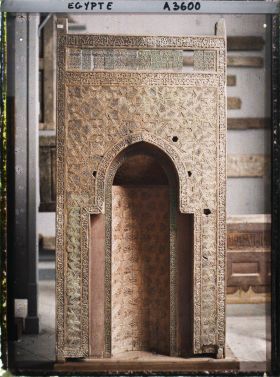 Image représentant null Mirhab portatif en bois du mausolée de Sayyida Ruqavya, au musée islamique