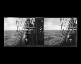 Image représentant La mer agitée vu depuis le pont supérieur du Lützow, de la Norddeutscher Lloyd