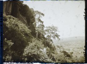 Image représentant La plaine vue du sommet de la montagne