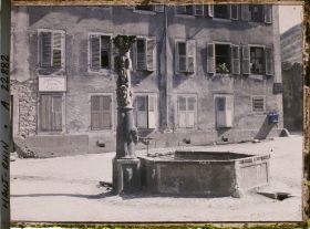 Image représentant France, Thann, Vieille fontaine près de la Cathédrale