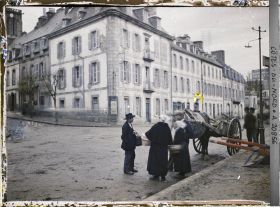 Image représentant Groupe de femmes revenant du marché