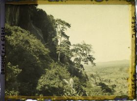 Image représentant La plaine vue du sommet de la montagne