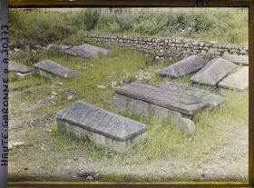 Image représentant France, St-Bertrand-de-Comminges, Les Sarcophages du Cloître
