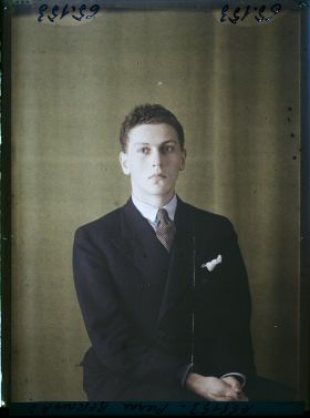 Image représentant https://musee-albert-kahn.s-museum.fr/home/NWQ2OTAwYzNmYjZlZTk1ZWQwODJmMjY4L2dlbmVyaWMtbm90aWNlLXRhYi9hdXRob3JpdHkvNjE3YTc5ZjVjZjhiODk2OGIzMzM3ZDIx/5d6900c3fb6ee95ed082f268/generic-notice-tab/authority/617a79ebcf8b8968b3336897 Monsieur Pierre Bernard