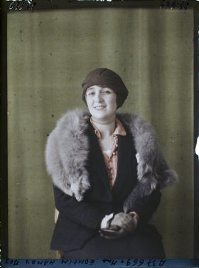 Image représentant Madame  https://musee-albert-kahn.s-museum.fr/home/NWQ2OTAwYzNmYjZlZTk1ZWQwODJmMjY4L2dlbmVyaWMtbm90aWNlLXRhYi9hdXRob3JpdHkvNjE3YTc5ZjVjZjhiODk2OGIzMzM3ZDIx/5d6900c3fb6ee95ed082f268/generic-notice-tab/authority/617a79ebcf8b8968b3336c76 Edheim Hamdy Bey