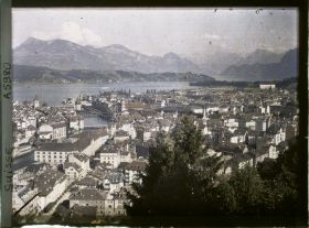Image représentant Panorama de Lucerne et du lac des Quatre-Cantons depuis la terrasse du château de Gütsch