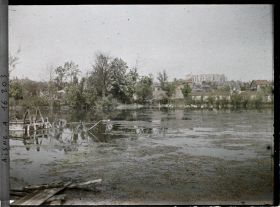 Image représentant France, St Quentin, L'Eglise et les bords de