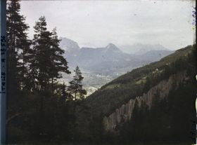 Image représentant Vue vers la vallée de l'Isarco (Eisack) depuis les Pyramides de terre (ou Cheminées de Fées) de Renon
