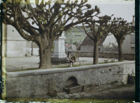 Image représentant Ile de France, Vetheuil, La Place de l'Eglise