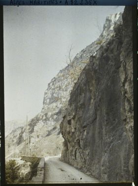 Image représentant Une route à flanc de montagne