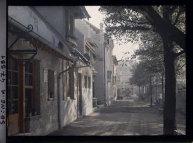 Image représentant L'Exposition des arts décoratifs, Le Village français, Auberge La Potée Lorraine, architecte Pierre Selmersheim, Bruant aubergiste