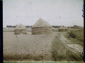 Image représentant Ile de France, Bouffémont, Meules de blé Sur Champ