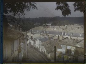 Image représentant France, Ste Menehould le haut, Vue sur le bas de Ste Ménehould, vue prise des escaliers du Château