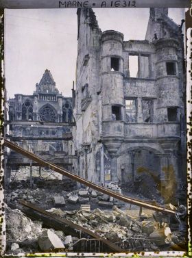 Image représentant France , Reims, Porte du Chapitre