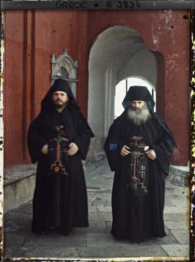 Image représentant Mont Athos, Simono-Petra, Simono-Petra; moines revêtus du tablier mortuaire
