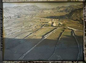 Image représentant Partie cultivée de la colline de Cetinje, ville dans le fond