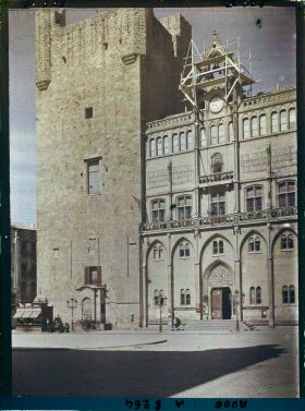 Image représentant Hôtel de ville et tour des Maures