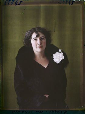 Image représentant https://musee-albert-kahn.s-museum.fr/home/NWQ2OTAwYzNmYjZlZTk1ZWQwODJmMjY4L2dlbmVyaWMtbm90aWNlLXRhYi9hdXRob3JpdHkvNjE3YTc5ZjVjZjhiODk2OGIzMzM3ZDIx/5d6900c3fb6ee95ed082f268/generic-notice-tab/authority/617a79ebcf8b8968b33377d3 Madame Ségovia